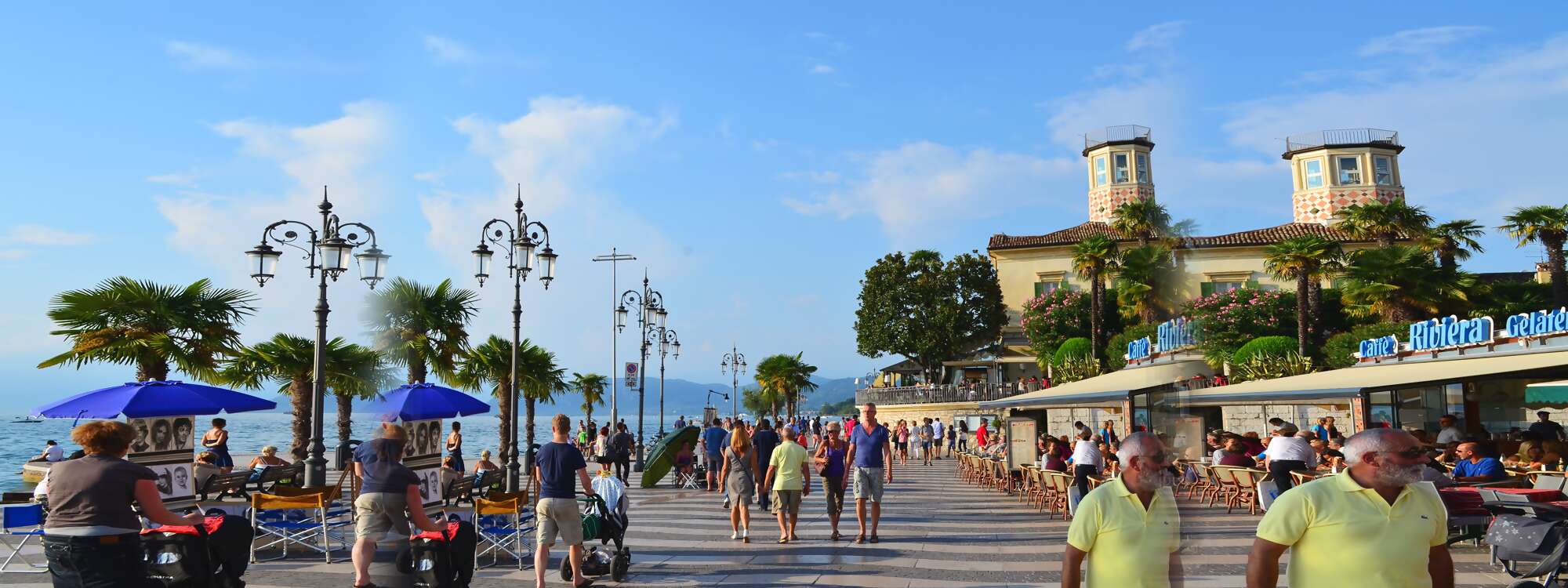 Hafen von Lazise in der Region Gardasee